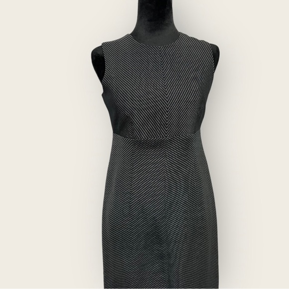 Ann Taylor Loft Black A Line Fluted Flounced Dress Size 0 Career Cocktail - Picture 3 of 7